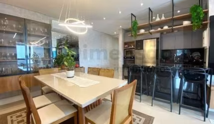Apartamento com 3 dormitórios com linda vista para baía norte na Agronômica