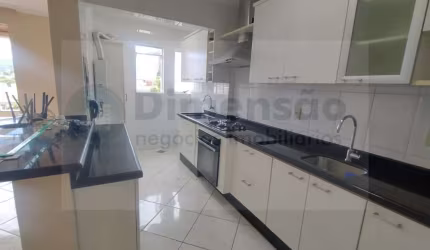 Cobertura com piscina em frente a UFSC
