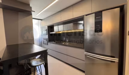 Excelente  apto com 2 DORMS (1 suíte), lavabo. 1 vaga de garagem.