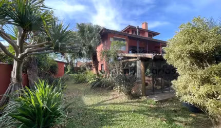 Casa de alto padrão à beira da Lagoa da Conceição - Florianópolis/SC
