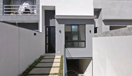 Casa nova com 3 dorm no bairro Vila Suissa
