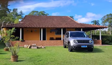 Chácara com piscina em Taiaçupeba
