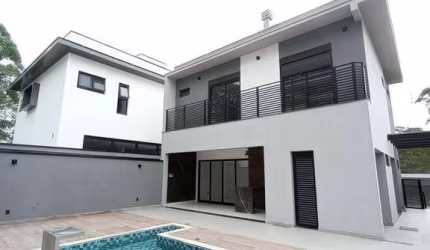 Casa com 3 suites e piscina no Mosaico da Serra