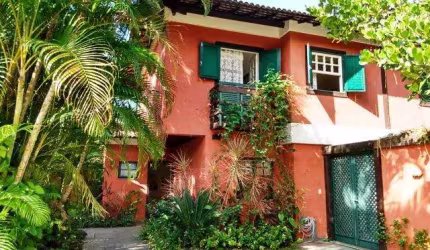 Casa com 4 dormitórios na praia de Camburi