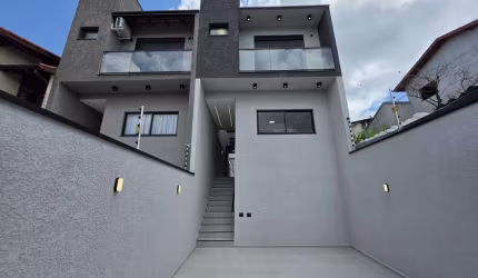 Casa nova com 3 dormitorios no Jd universo