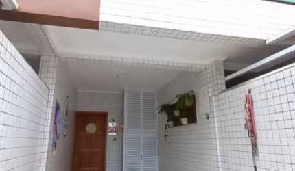 Maravilhosa casa sobreposta alta