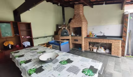 Casa Isolada com Edícula a 400 Metros da Praia