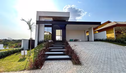 Casa à venda no Condomínio Portal dos Bandeirantes - Salto/SP
