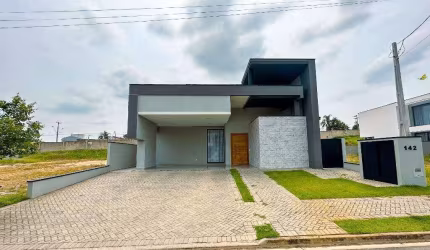 Casa à venda no Condomínio Portal dos Bandeirantes - Salto/SP
