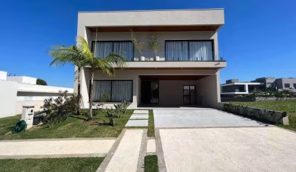 Linda Casa a venda no Condomínio Residencial Duas Marias em Indaiatuba/SP Casa com projeto de arquitetura moderno, muita luz natural, espaços amplos