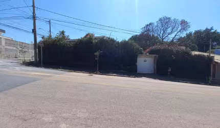 Linda casa de esquina à venda com rua principal que liga ao centro de Salto/SP Casa localizada em bairro Nobre da Cidade!