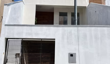 Linda casa 03 quartos