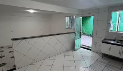 Casa com 01 dormitório - 01 Sala - 01 Cozinha e Banheiro - aceita depósito  caução