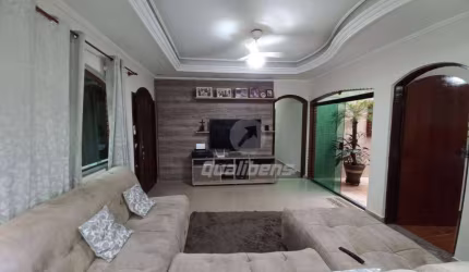 Sobrado com 3 dormitórios à venda, 325 m² por R$ 690.000,00 - Vila Feital - Mauá/SP