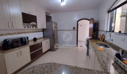 Sobrado com 4 dormitórios à venda, 210 m² por R$ 680.000,00 - Jardim Campo Verde - Mauá/SP