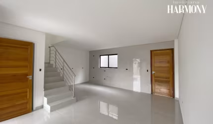 Sobrado Novo 03 dormitórios (1 suíte) à venda por R$ 530.000,00 no Santa Cândida - Curitiba/PR