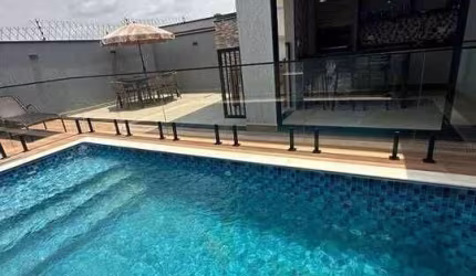 Casa com Piscina Aquecida e Acabamento de Luxo
