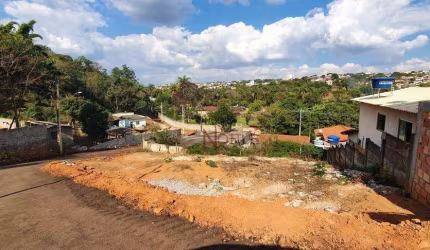 Terreno a venda, 577m²-Bairro Central-Mateus Leme-MG.