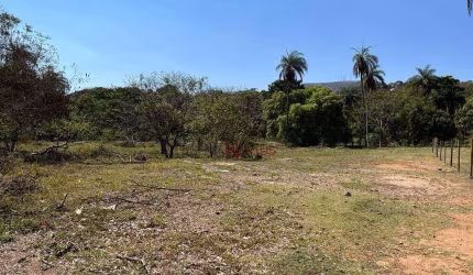 Terreno Privilegiado | 4.280m² | Rua Principal do Bairro Central | Mateus Leme/MG