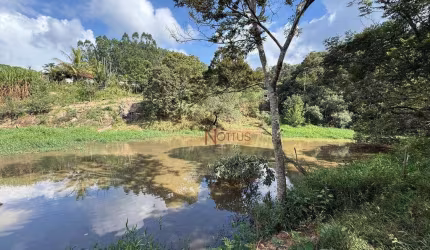Sítio com 3 dormitórios à venda, 160000 m² por R$ 650.000 - Azurita - Mateus Leme/MG