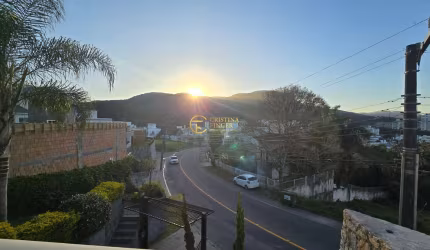 Casa 3 Dormitórios /1 suite -200m² - Piscina - Pedra Branca