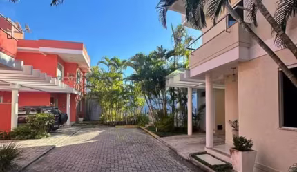 LINDA CASA EM CONDOMÍNIO