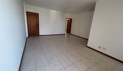 EXCELENTE TRÊS SUÍTES PITUBA VILLE