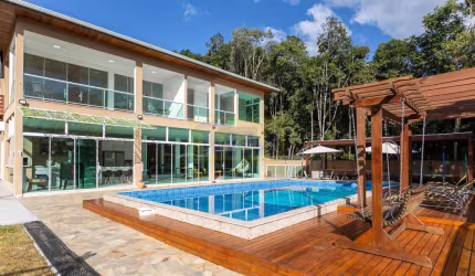 Chácara com 5 dormitórios à venda com 780m² de área construída no condomínio Rec