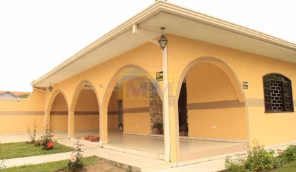 Casa com 3 dormitórios com 300m² no Centro de Pinhais