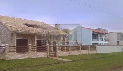 Casa com 3 dormitórios à venda com 222.92m² por R$ 1.100.000,00 no bairro Impera