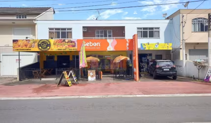 Imóvel localizado ao lado da Avenida Irai. Nos fundos tem mais duas peças (bwc e