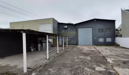 Barracão/Galpão à venda com 470m² por R$ 1.200.000,00 no bairro Emiliano Perneta