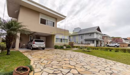 Casa em condomínio no bairro Pineville em Pinhais/PR