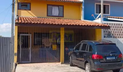 Sobrado 3 dormitórios no bairro Santa Cândida em Curitiba