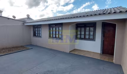 Casa 2 dormitórios no bairro Maria Antonieta em Pinhais