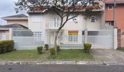 Casa Espaçosa com Amplo Terreno no Pineville, Pinhais/PR
