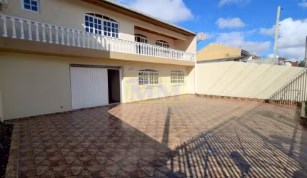 Sobrado no Jardim Amelia em Pinhais com 5 dormitórios
