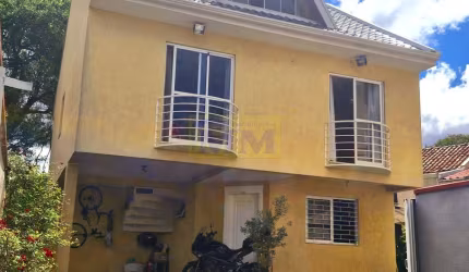 Residência em Condomínio Fechado localizado no Bairro Orleans!