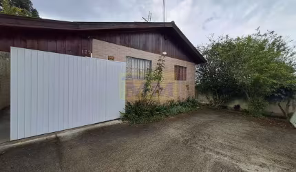 Ótima Oportunidade de Terreno com Duas Casas e Espaço Amplo em Pinhais