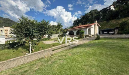 Linda casa fora de condomínio com excelente terreno