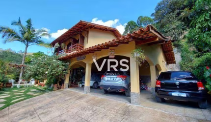 Venha conhecer e apaixonar-se por essa linda casa junto à natureza.