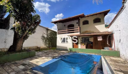 Casa no Centro em área comercial,                      venda  R$ 2.800.000,00  ou Aluguel R$ 12.000,00 .