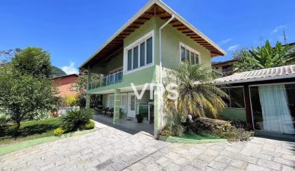 Casa linear a 700 mts da feirinha com 4 dormitórios à venda, 519 m² por R$ 2.895.000,00 - Parque do Ingá - Teresópolis/RJ