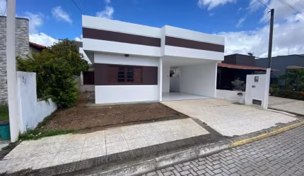 Casa no Condomínio San Marino
