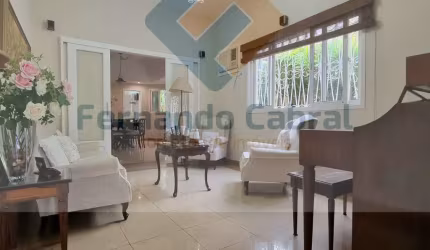 Casa à venda em São Francisco, alto padrão, próxima a Rui Barbosa.
