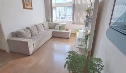 Apartamento à venda em Santa Rosa, Niterói-RJ, com 2 quartos, 1 sala, 2 banheiros, vaga de garagem e 70m². Venha conferir!