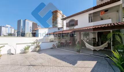 Imperdível oportunidade! Casa à venda em Niterói-RJ, Santa Rosa: 5 quartos, 2 salas, 5 banheiros, 1 vaga, 190m². Confira!