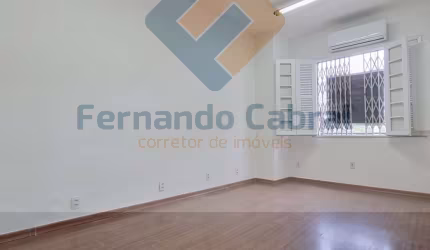 Conjunto de salas comerciais no Largo do Marrão, Santa Rosa.