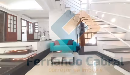 Casa à venda em Pendotiba, alto luxo com quatro quartos.