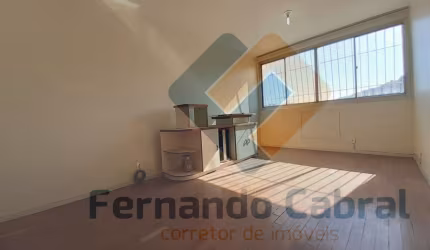 Apartamento à venda em Santa Rosa,  junto ao Largo do Marrão, vista livre.